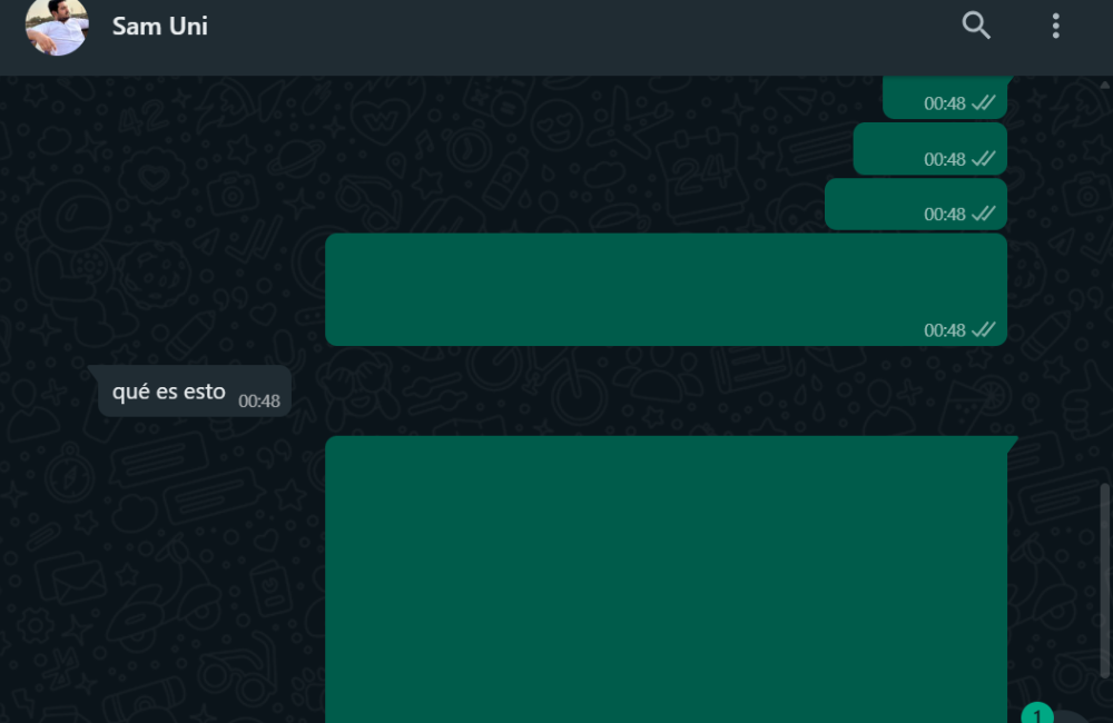 Mi amiga le envía un texto invisible en WhatsApp para que se vea ridículo.